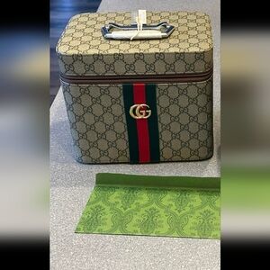 Large Gucci Beige and Green Cosmetic Bag
